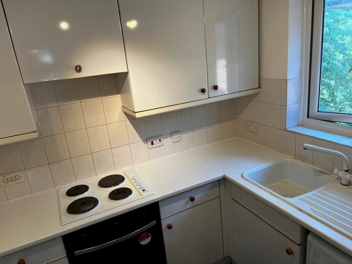 1 Bedroom Flat To Rent In Swynford Gardens, London, NW4
