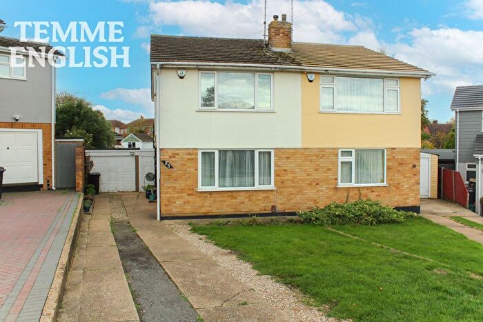 3 Bedroom Semi-Detached House For Sale In Belchamps Road, Wickford, SS11