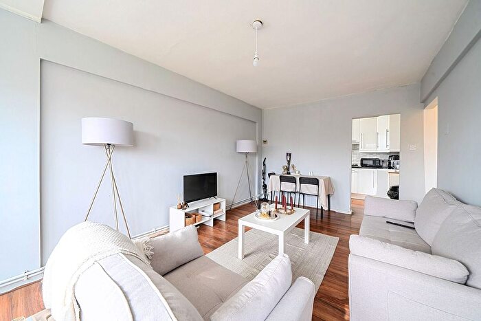 2 Bedroom Flat To Rent In Pearscroft Road, Fulham, London, SW6