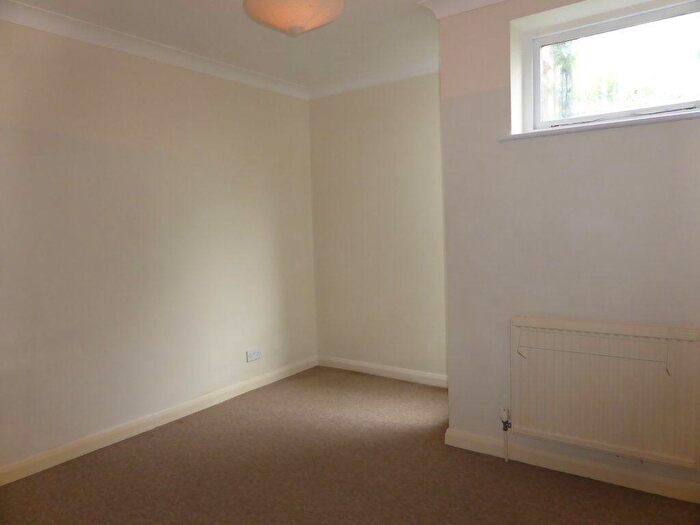 2 Bedroom Flat To Rent In Lewes Road -, P13