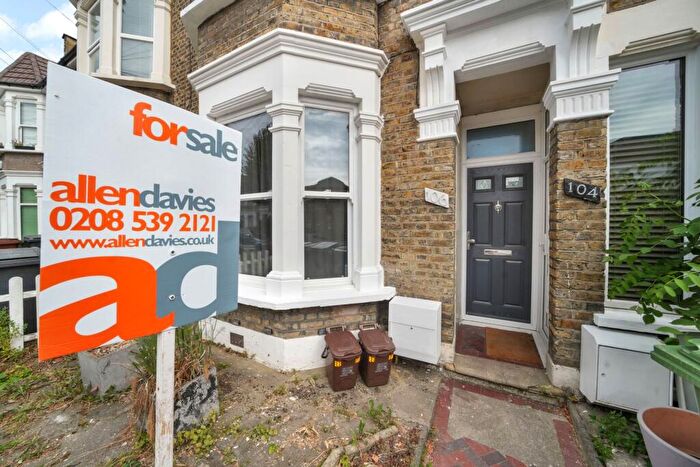 2 Bedroom Flat For Sale In Newport Road, Leyton, E10