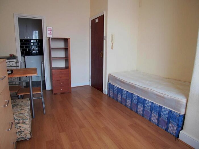 Studio To Rent In Brownlow Road, Bounds Green, N11