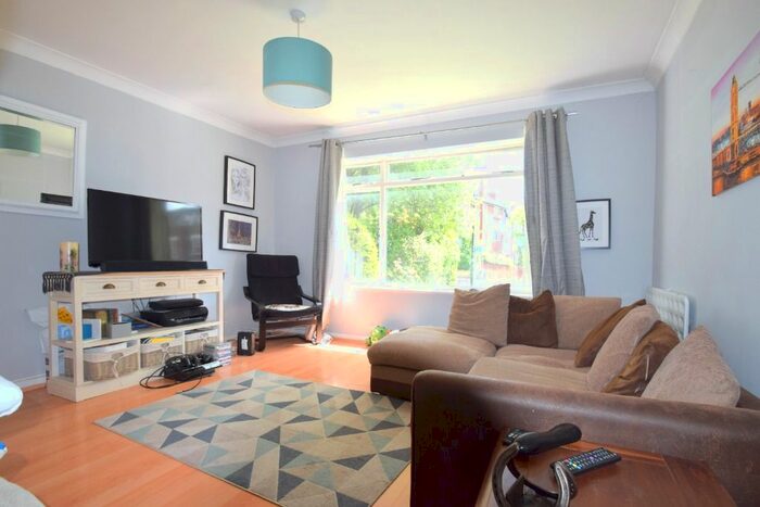 1 Bedroom Flat To Rent In Worple Road, Wimbledon Chase, London, SW19