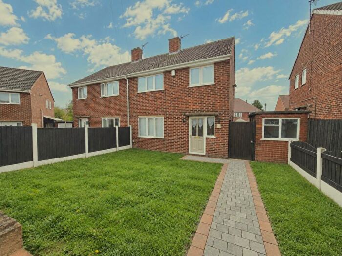 3 Bedroom Semi-Detached House To Rent In Whinside Crescent, S63