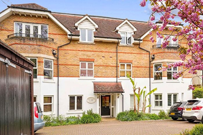 2 Bedroom Flat To Rent In Kings Avenue, Clapham, SW4