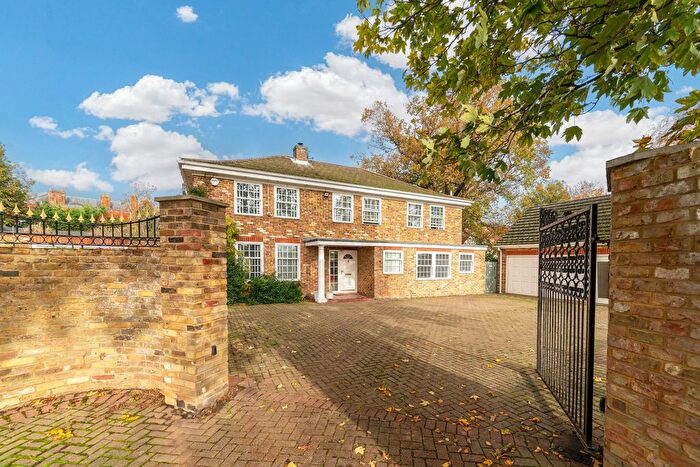 5 Bedroom Detached House For Sale In Horton Road Datchet, Berkshire, SL3