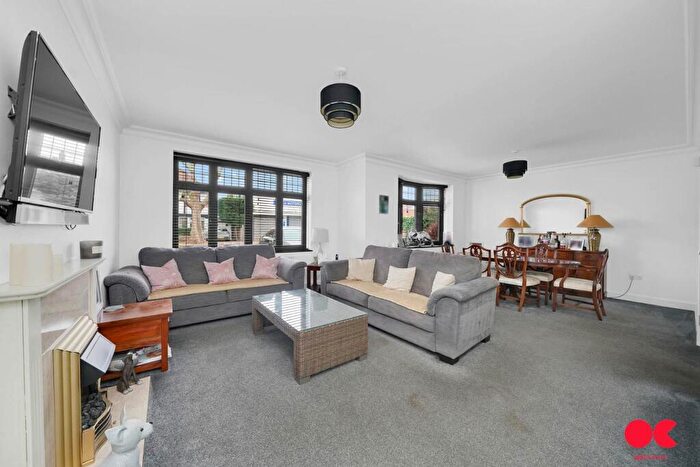 4 Bedroom Detached House For Sale In Balgores Lane, Gidea Park, RM2