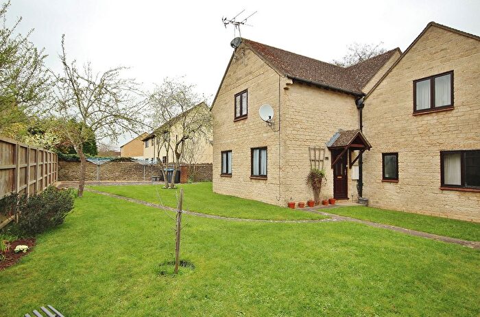 1 Bedroom Flat For Sale In Burford Road, Carterton, OX18