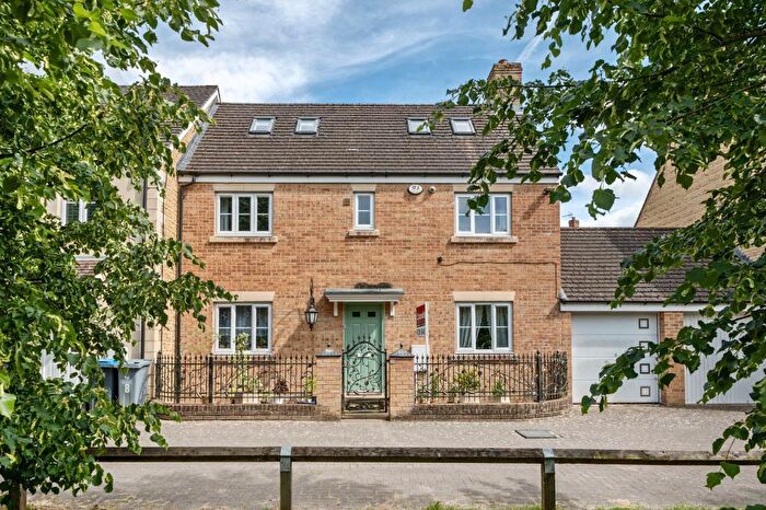 4 Bedroom Semi Detached House For Sale In Witney, Oxfordshire, OX28