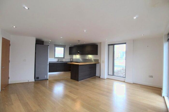 2 Bedroom Flat To Rent In Vauxhall Bridge Road, London, SW1V