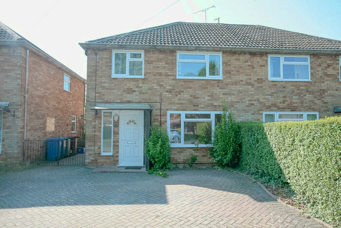 3 Bedroom Semi-Detached House To Rent In Broadway, Kidlington, OX5