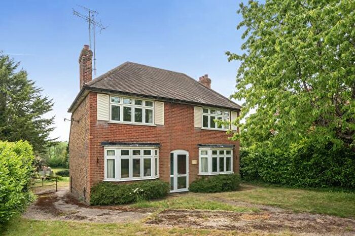 3 Bedroom Detached House For Sale In London Road East, Amersham, HP7