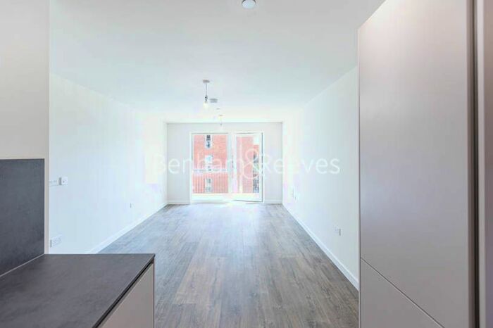 1 Bedroom Flat To Rent In Meadowview Close, Harrow, HA1