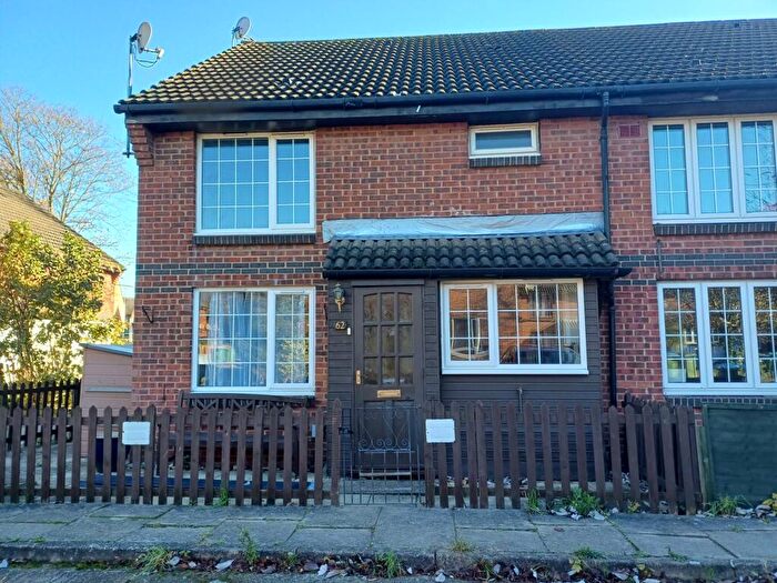 1 Bedroom House To Rent In Rollesby Way, Thamesmead, SE28