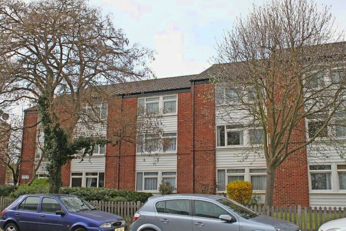 1 Bedroom Flat To Rent In Edwin Road, Twickenham, TW2