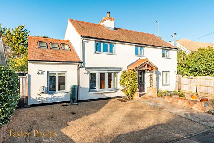 4 Bedroom Detached House For Sale In White Cottage, Chapmore End, SG12