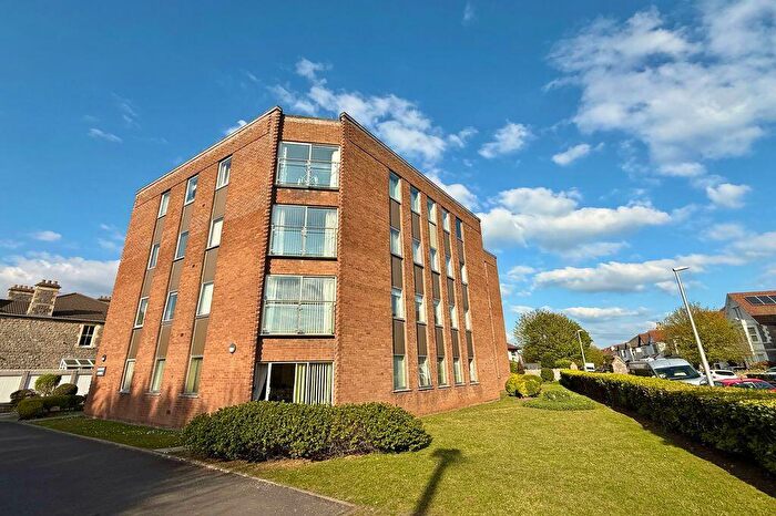 2 Bedroom Flat For Sale In Clarence Road East, Weston-Super-Mare - Lovely Sunny Flat, BS23