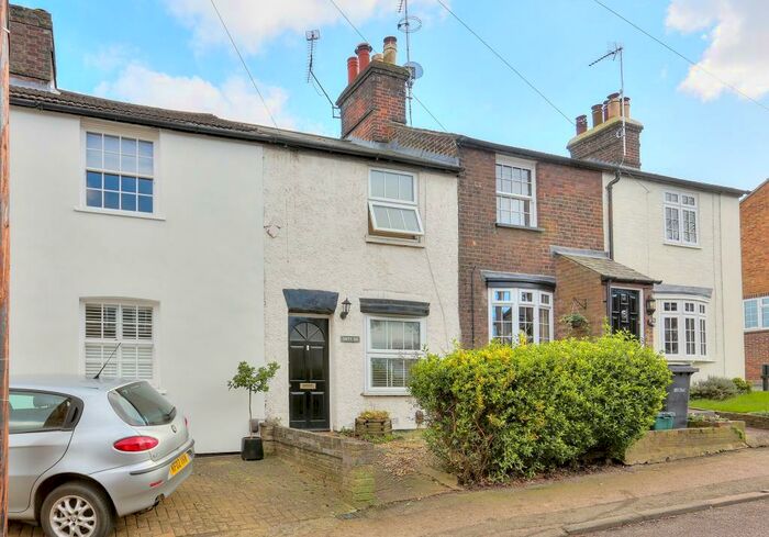 2 Bedroom Cottage To Rent In Cravells Road, Harpenden, Hertfordshire, AL5