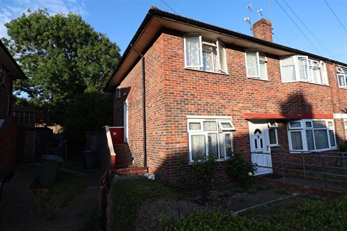 2 Bedroom Flat For Sale In Longley Avenue, Wembley, HA0
