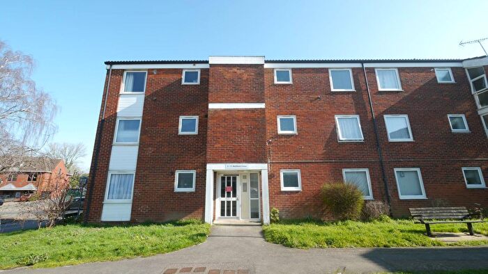 1 Bedroom Flat For Sale In Wellfield Close, Hatfield, AL10