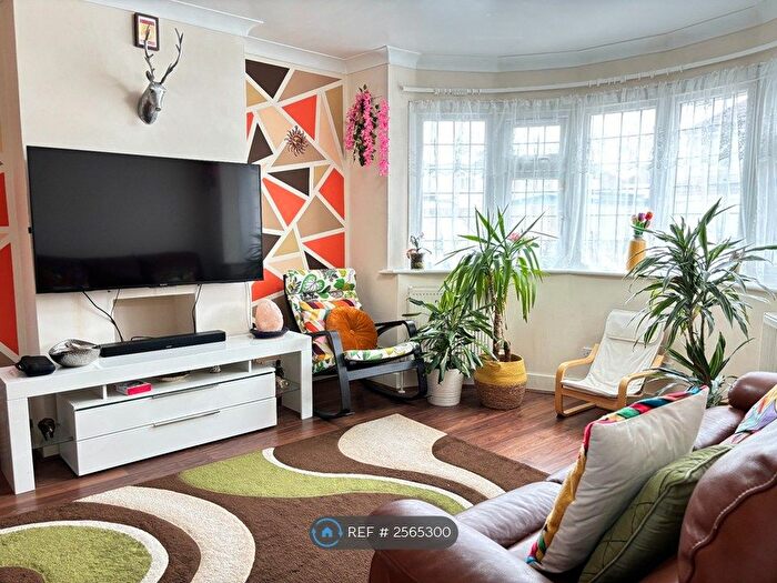 5 Bedroom Semi-Detached House To Rent In Farnham Road, Welling, DA16