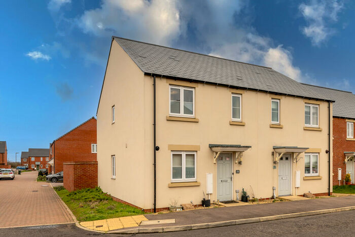 3 Bedroom Semi-Detached House For Sale In Songthrush Road Bodicote Banbury, OX15