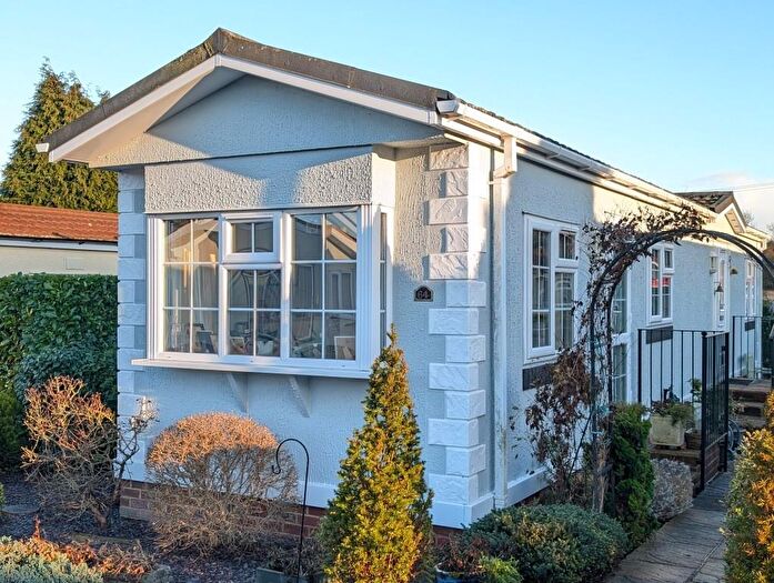 2 Bedroom Park Home For Sale In Rickwood Park, Beare Green, RH5