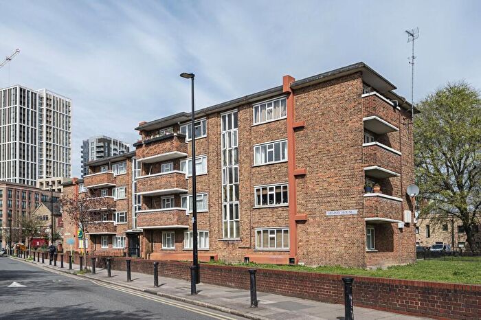 2 Bedroom Flat For Sale In Stepney Way, Whitechapel, London, E1