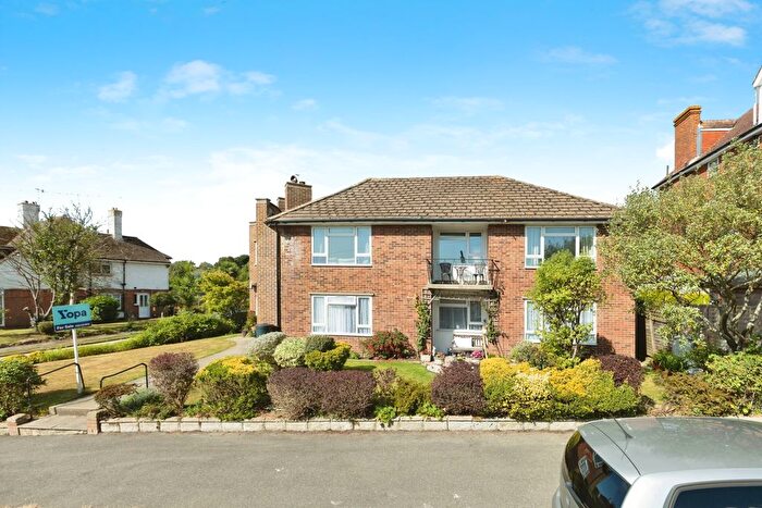 2 Bedroom Flat For Sale In Manor Road, Bexhill-On-Sea, TN40