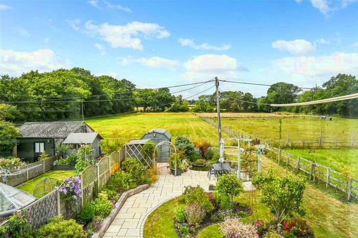 3 Bedroom End Of Terrace House For Sale In Snailing Lane, Greatham, Liss, GU33