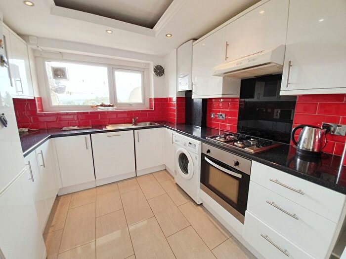 4 Bedroom Flat To Rent In High Trees, Haart House, London, SW2