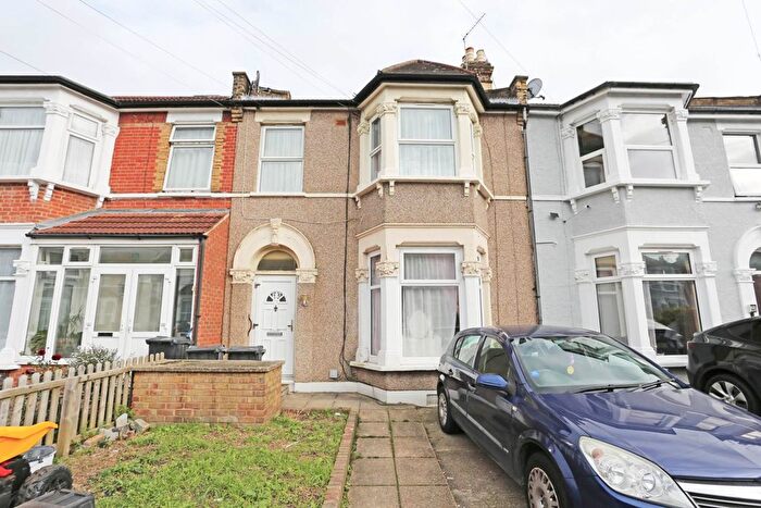 2 Bedroom Maisonette For Sale In Dalkeith Road, Ilford, IG1