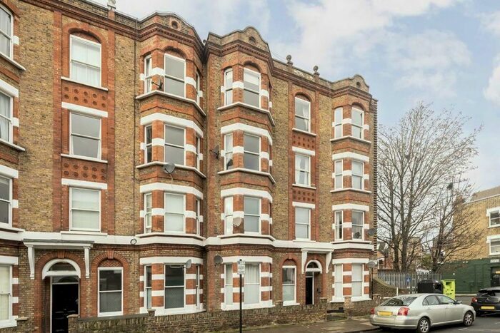 2 Bedroom Flat To Rent In Munster Road, Fulham, London, SW6