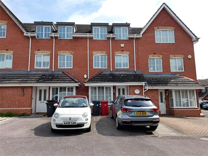 3 Bedroom Terraced House To Rent In Broomfield Gate, Slough, Berkshire, SL2