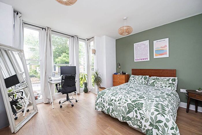 2 Bedroom Flat To Rent In Evering Road, Stoke Newington, London, E5