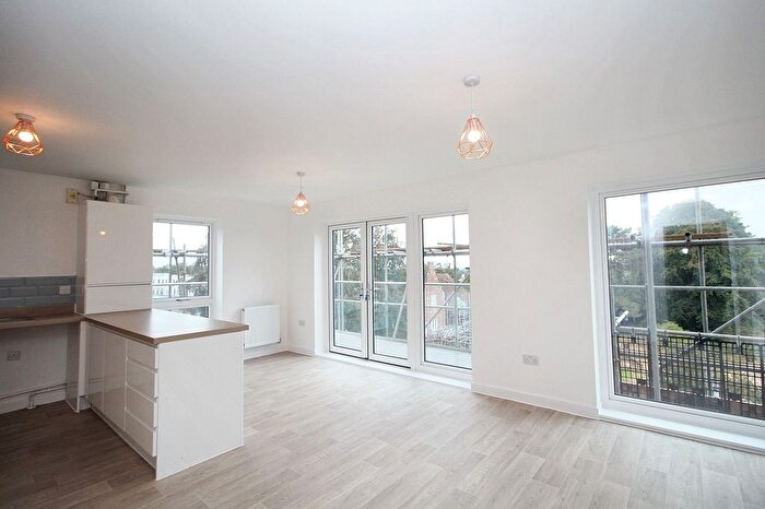 2 Bedroom Flat For Sale In Sir John Fogge Avenue, Ashford, TN23