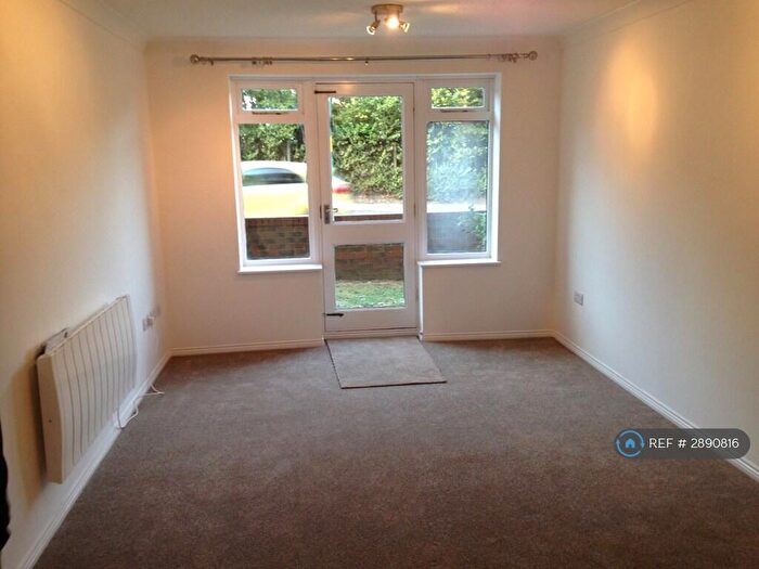 1 Bedroom Flat To Rent In Collingwood House, Greenhithe, DA9
