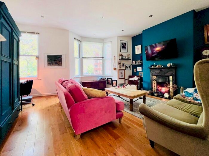 2 Bedroom Maisonette To Rent In St. Thomas's Square, London, E9