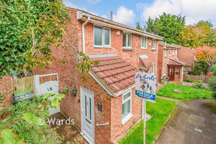 3 Bedroom Semi-Detached House For Sale In Valley Rise, Walderslade Woods, Chatham, Kent, ME5