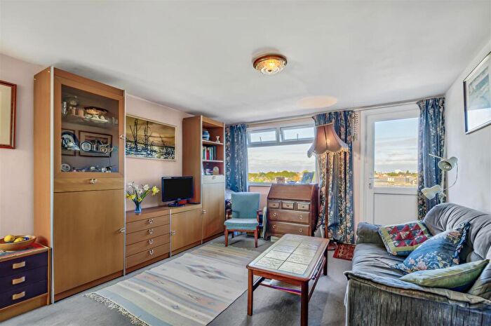 1 Bedroom Flat For Sale In Upper Richmond Road West, East Sheen, SW14