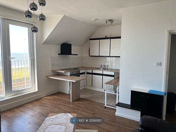 1 Bedroom Flat To Rent In Queens Promenade, Bispham Blackpool, FY2