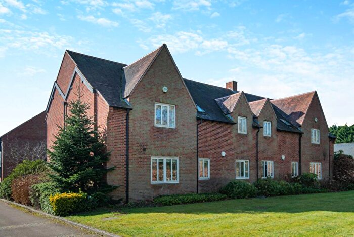2 Bedroom Flat For Sale In Geescroft Walk, Harpenden, Hertfordshire, AL5