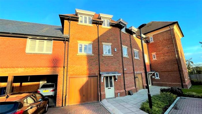 2 Bedroom Maisonette Flat To Rent In Charlock Place, Warfield, Bracknell, Berkshire, RG42