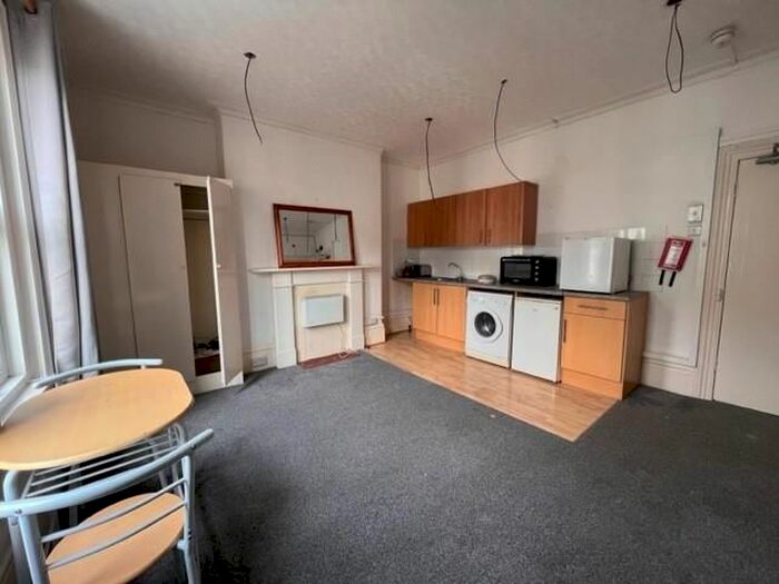 1 Bedroom Studio To Rent In Elphinstone Road, Southsea, PO5