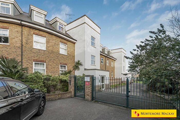 2 Bedroom Flat For Sale In Village Road, Enfield, EN1
