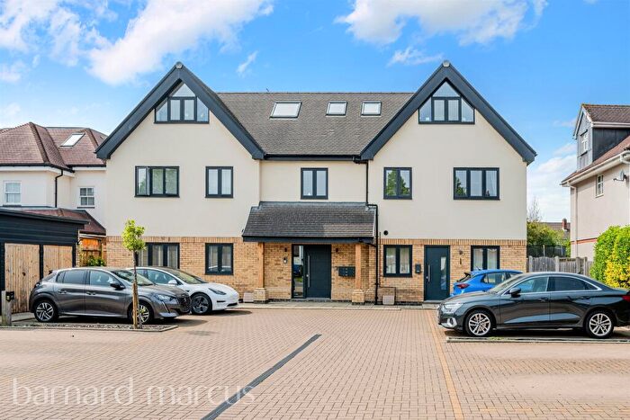 2 Bedroom Apartment For Sale In Cox Lane, Epsom, KT19
