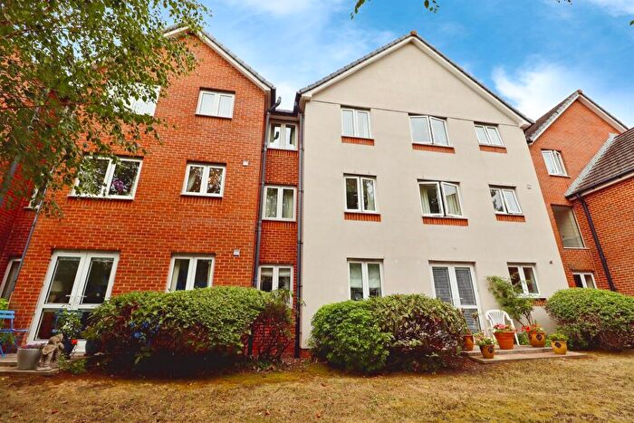 1 Bedroom Retirement Property For Sale In Plymouth Road, Penarth, CF64