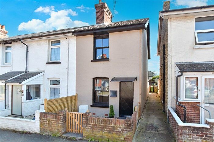 2 Bedroom End Terrace House For Sale In Victoria Avenue, Hythe, Kent, CT21