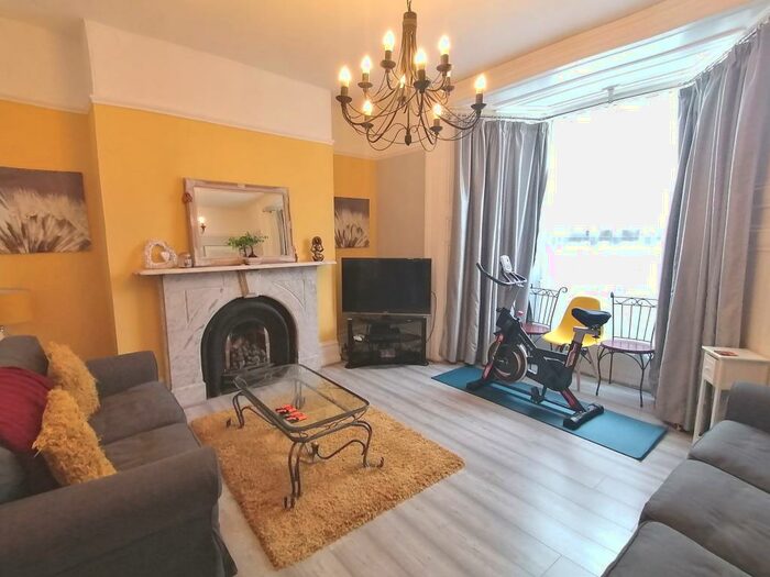 2 Bedroom Flat To Rent In Eaton Crescent, Uplands, SA1