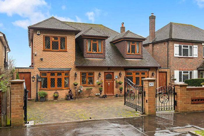 Detached House For Sale In Bankside, South Croydon, CR2